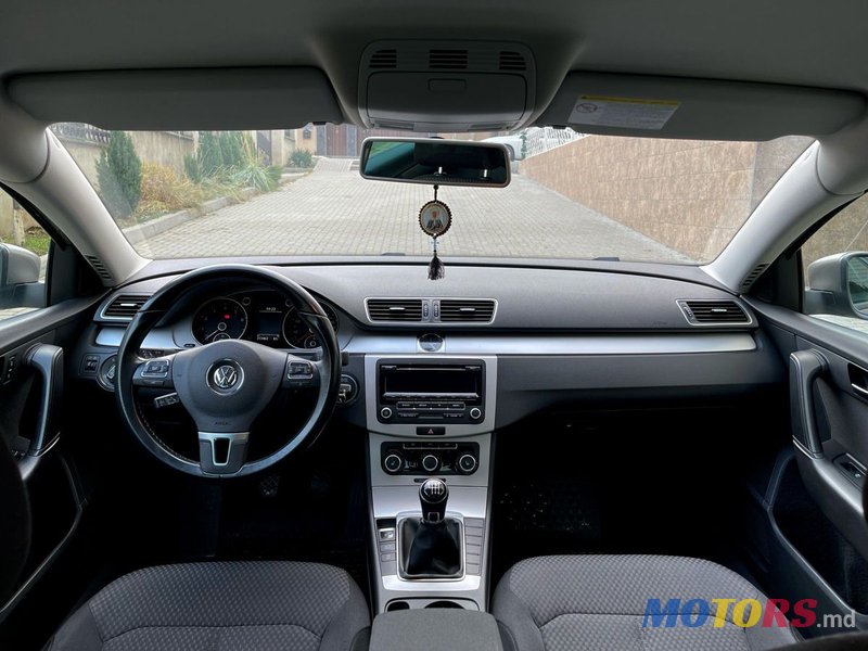 2013' Volkswagen Passat photo #6