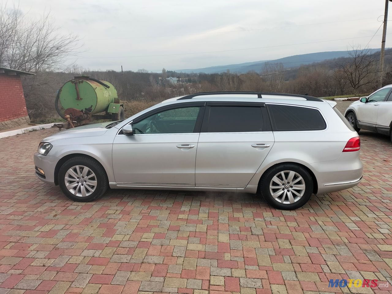 2011' Volkswagen Passat photo #5