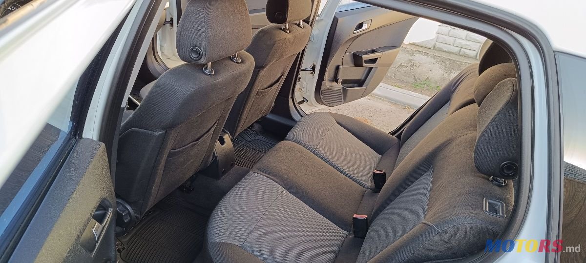 2008' Opel Astra photo #3