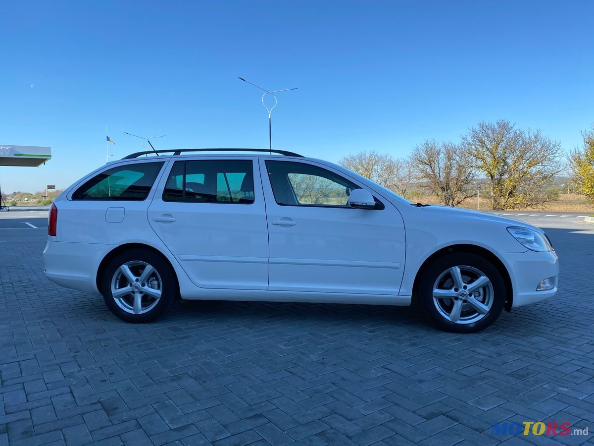 2011' Skoda Octavia photo #2
