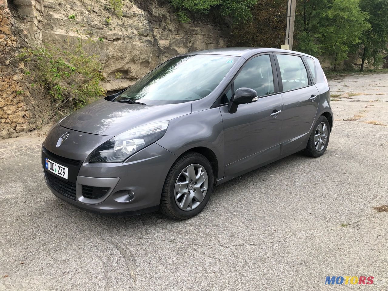 2011' Renault Scenic photo #2