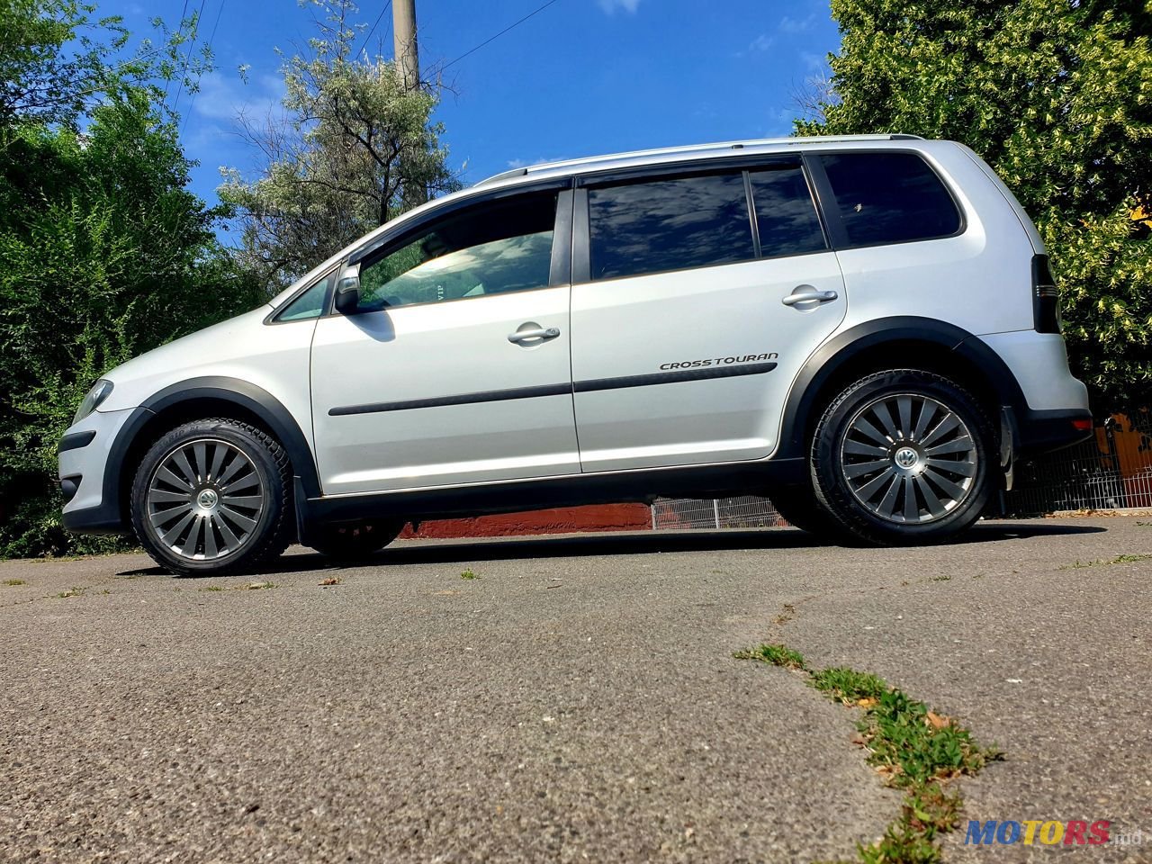 2008' Volkswagen Touran photo #6