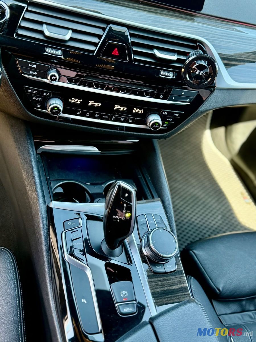 2017' BMW 5 Series photo #6