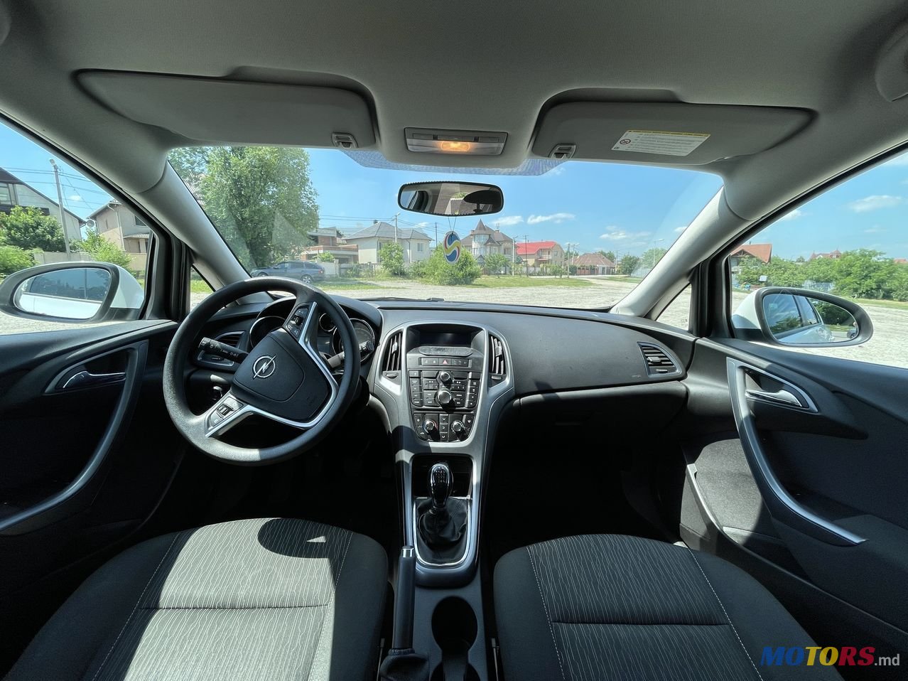 2013' Opel Astra photo #6