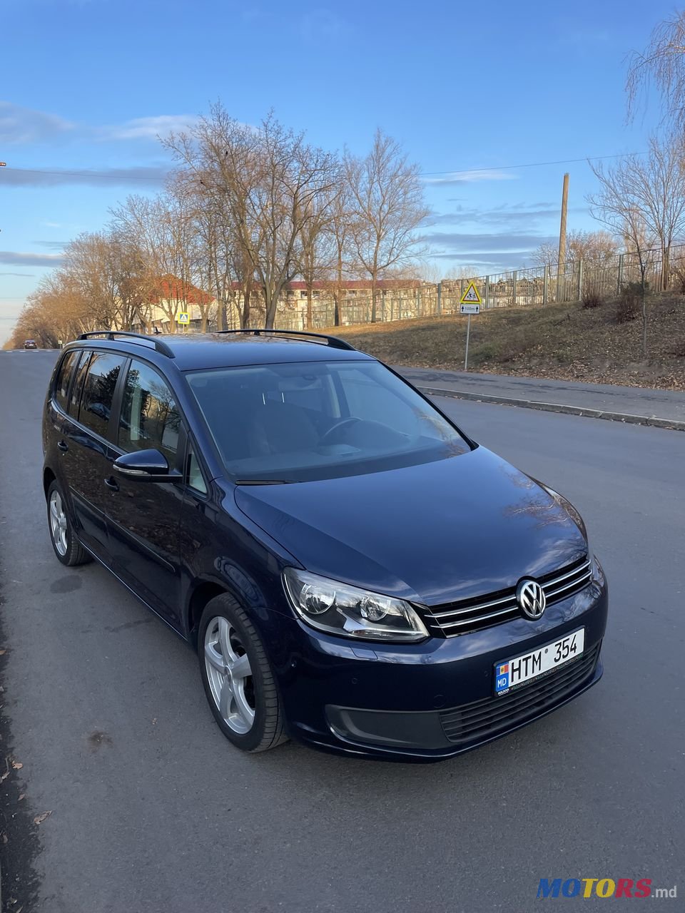 2014' Volkswagen Touran photo #2