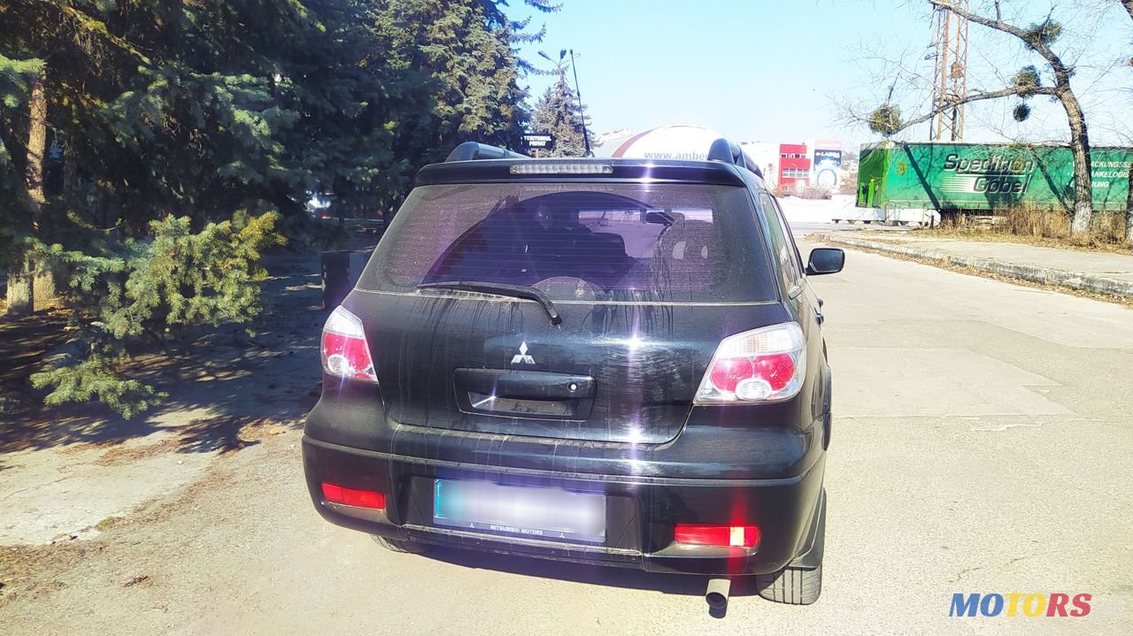 2008' Mitsubishi Outlander photo #2