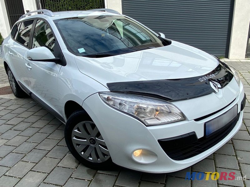 2011' Renault Megane photo #2