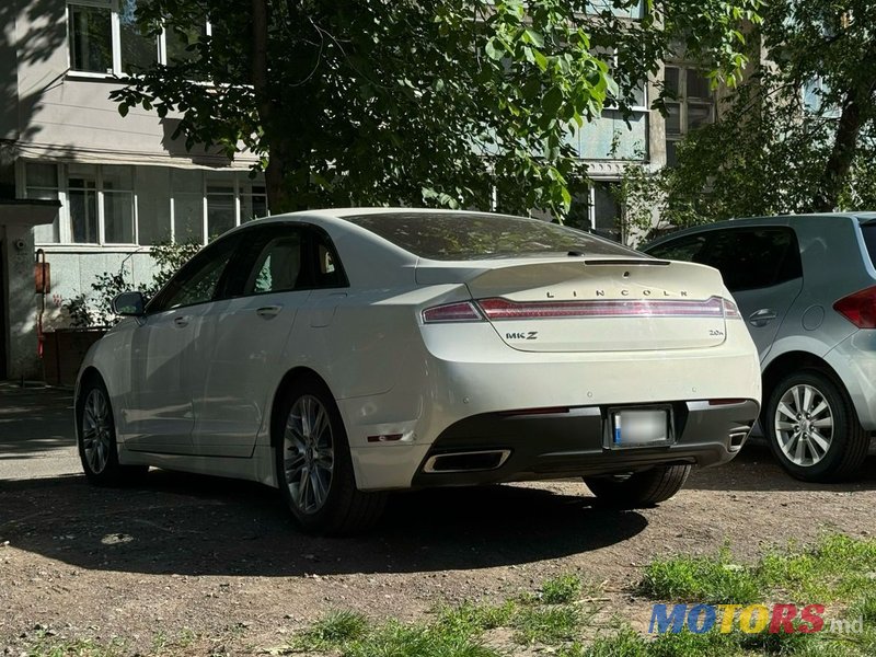 2013' Lincoln MKZ photo #5