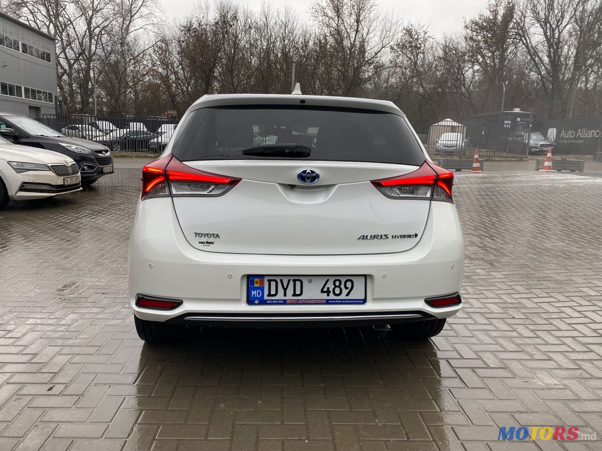 2015' Toyota Auris photo #3