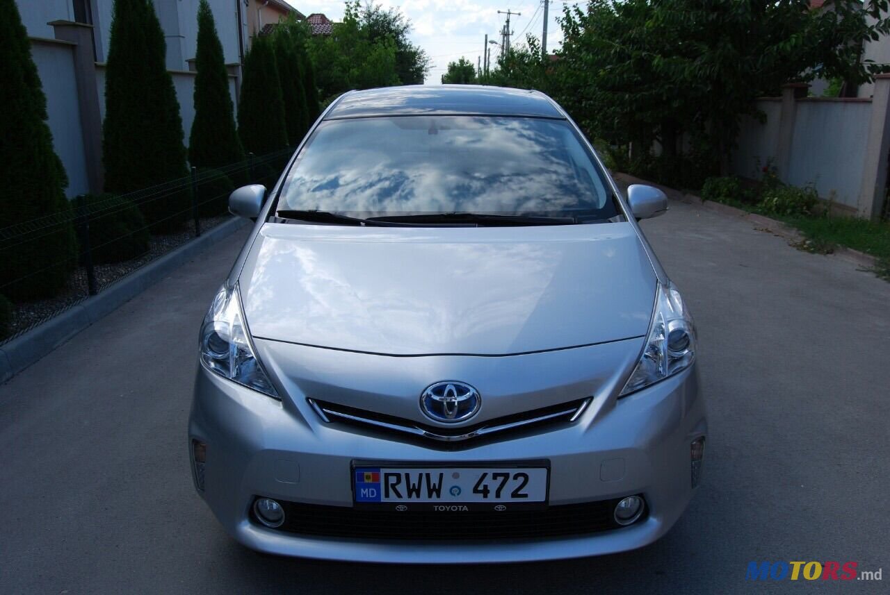 2013' Toyota Prius + photo #5