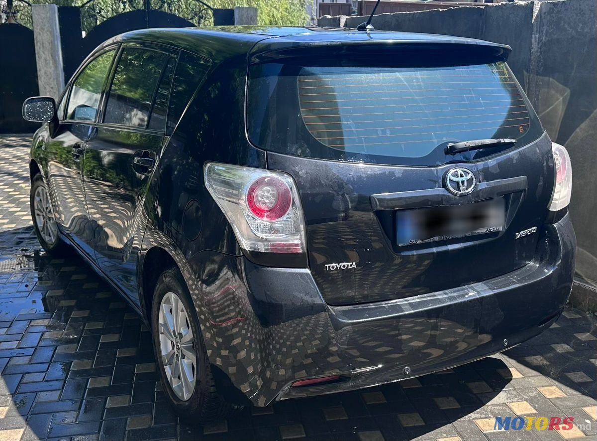 2011' Toyota Verso photo #3