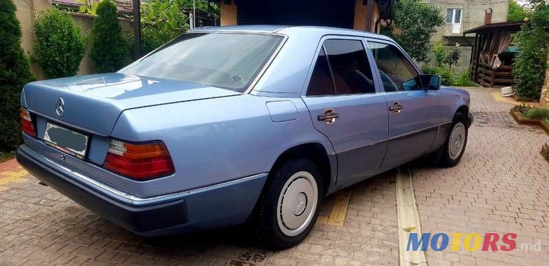 1991' Mercedes-Benz 124 photo #5