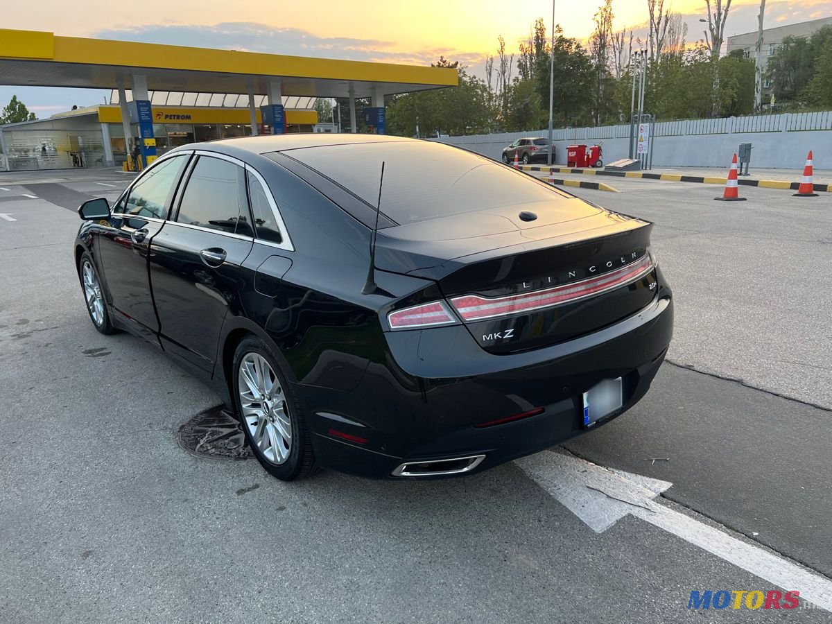 2013' Lincoln MKZ photo #5