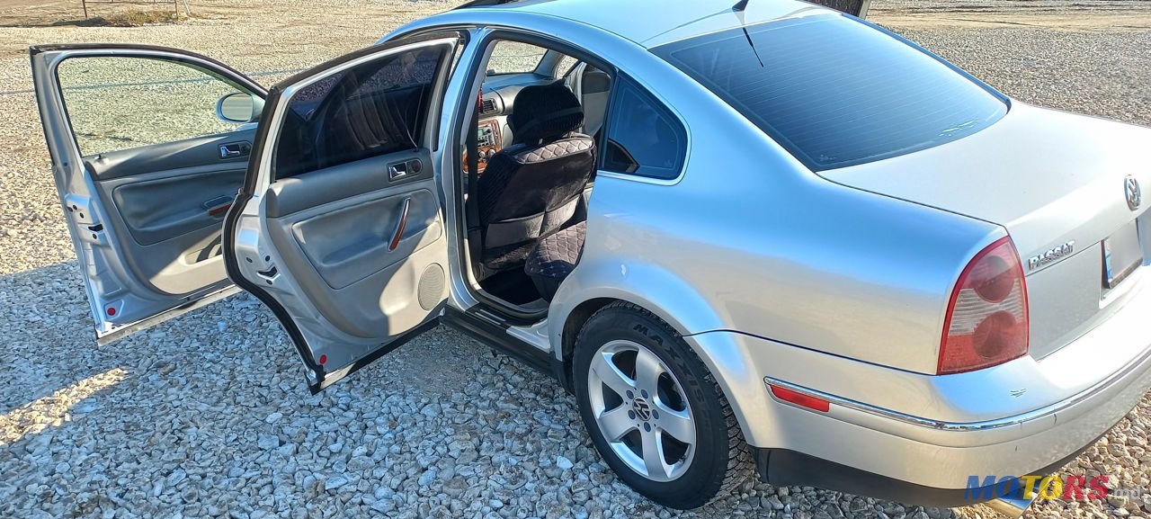 2004' Volkswagen Passat photo #5