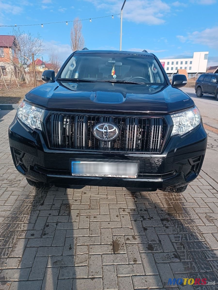 2020' Toyota Land Cruiser Prado photo #1