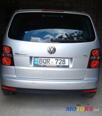 2007' Volkswagen Touran photo #2