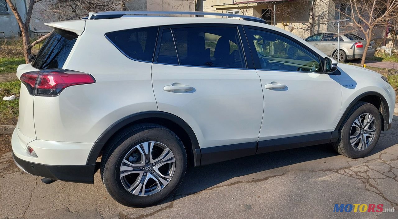 2016' Toyota RAV4 photo #4