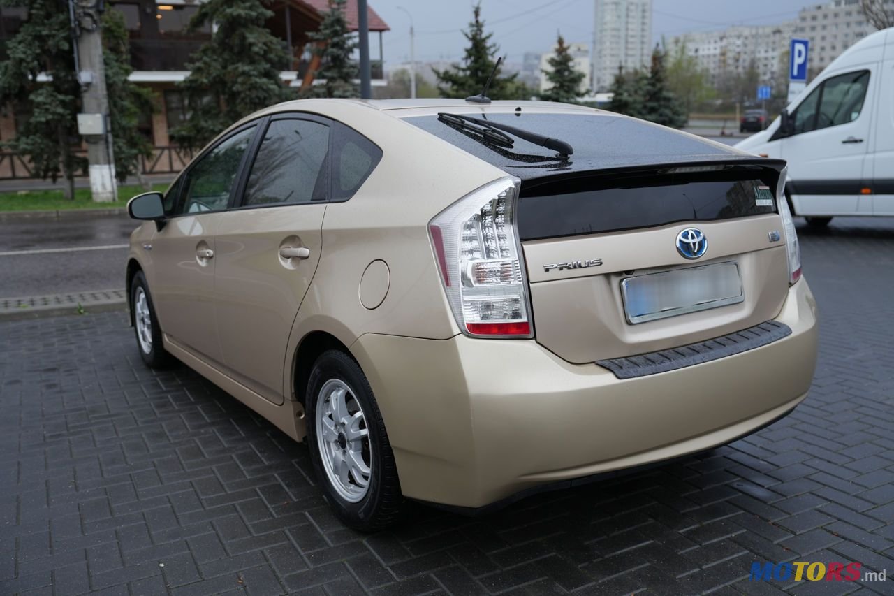 2010' Toyota Prius photo #4
