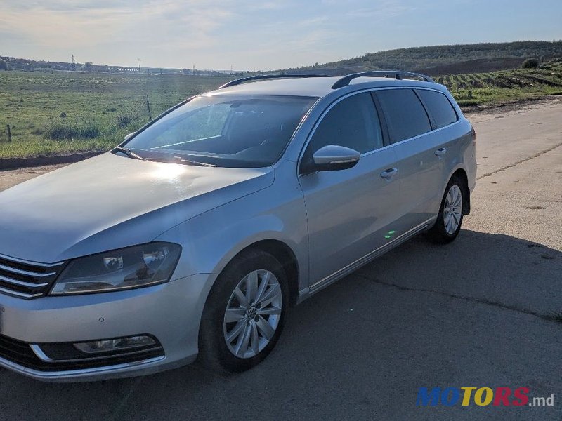 2010' Volkswagen Passat photo #3