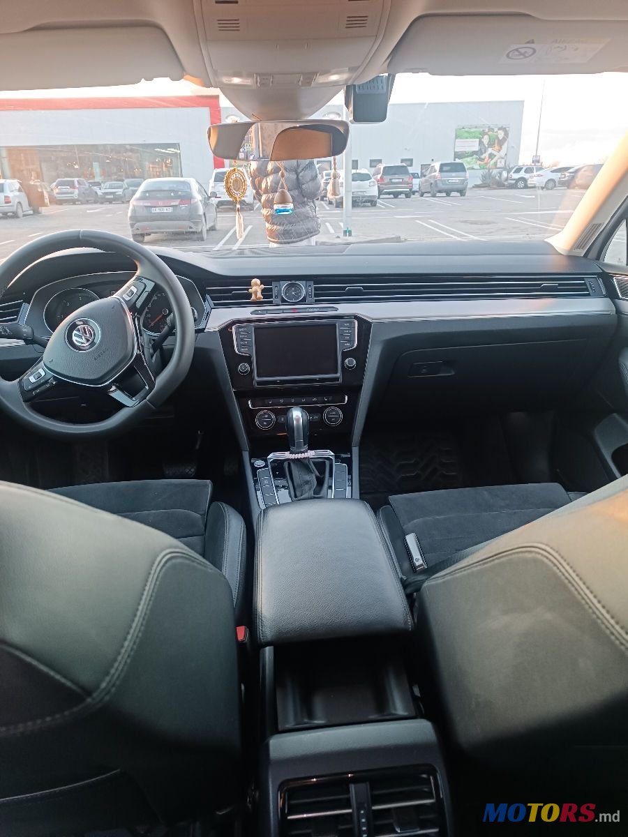 2017' Volkswagen Passat photo #4