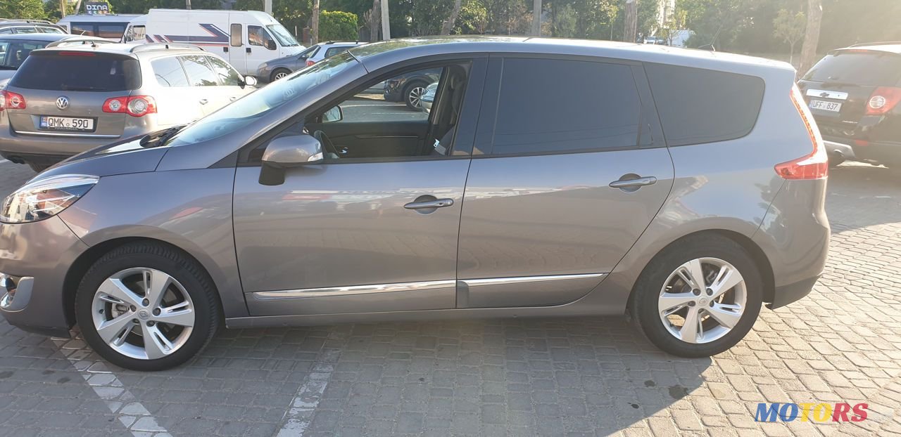 2012' Renault Grand Scenic photo #3