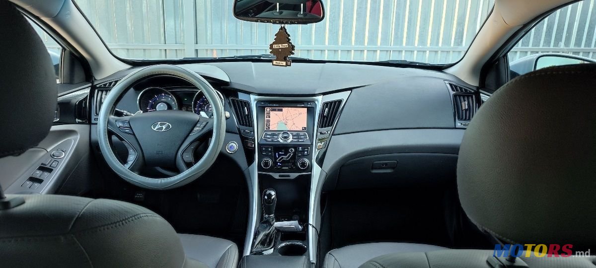 2011' Hyundai Sonata photo #5