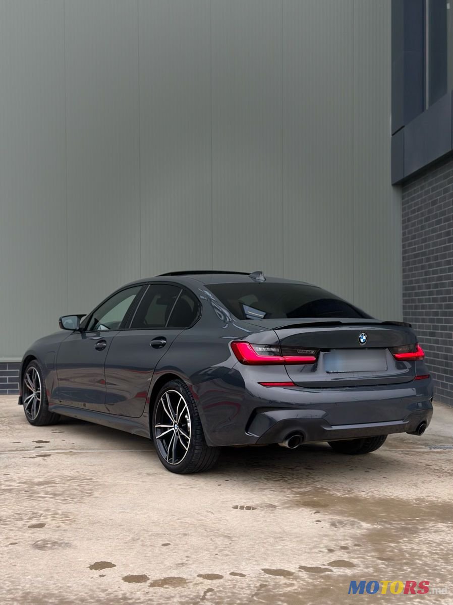 2021' BMW 3 Series photo #3