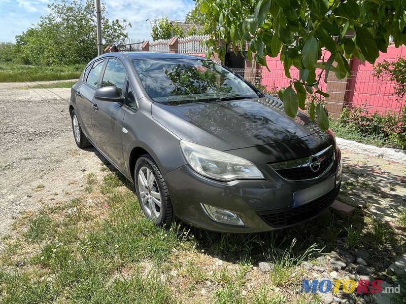 2010' Opel Astra photo #4