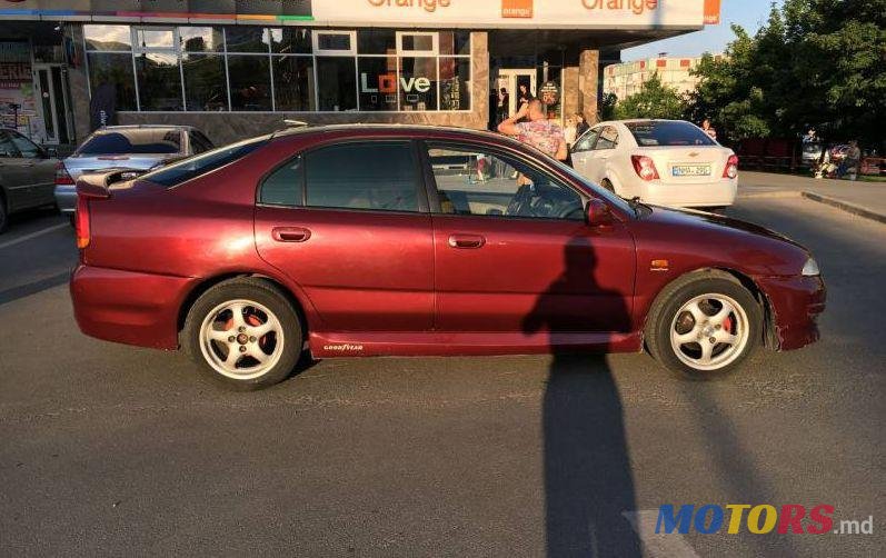 1998' Mitsubishi Carisma photo #1