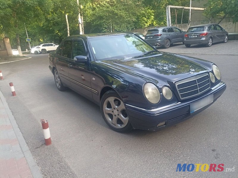 1999' Mercedes-Benz E-Class photo #1