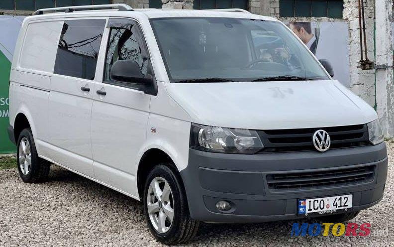 2011' Volkswagen Transporter photo #3