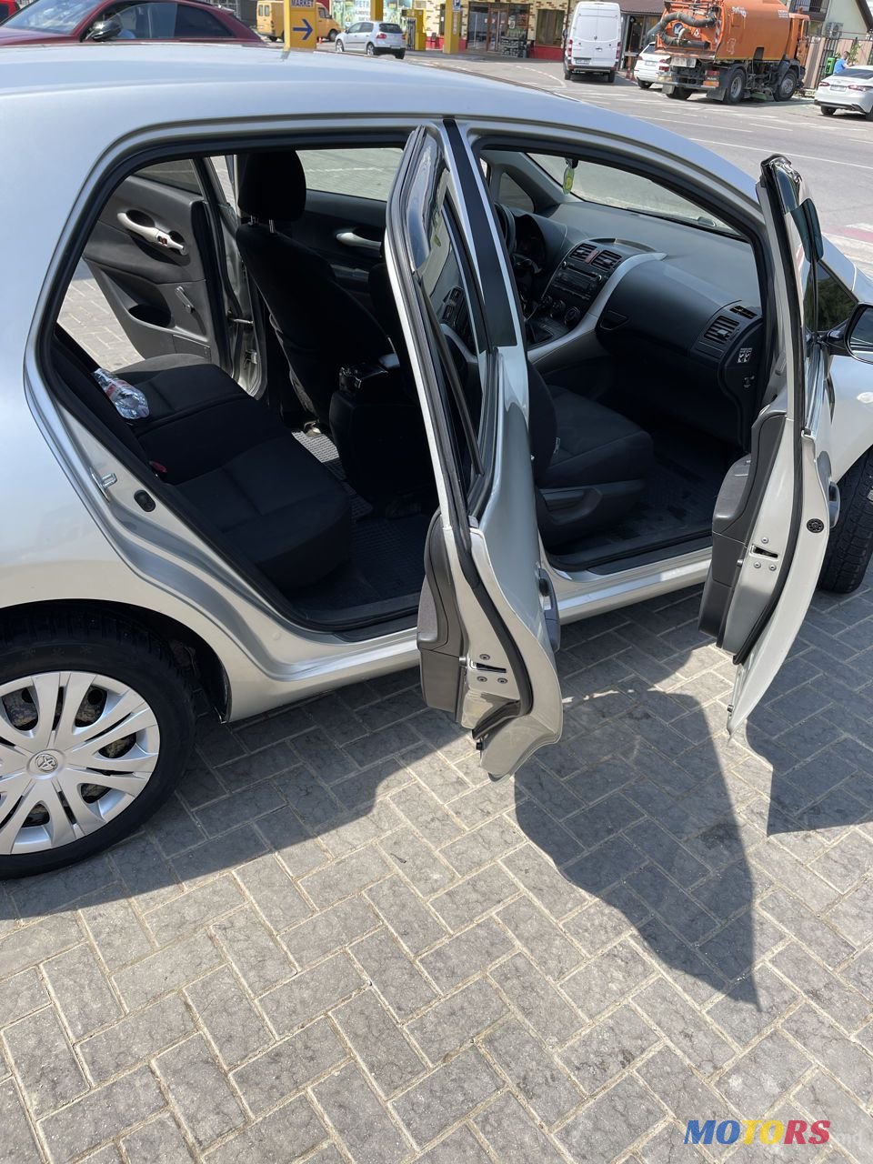 2007' Toyota Auris photo #3