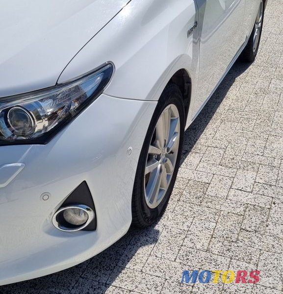 2015' Toyota Auris photo #2