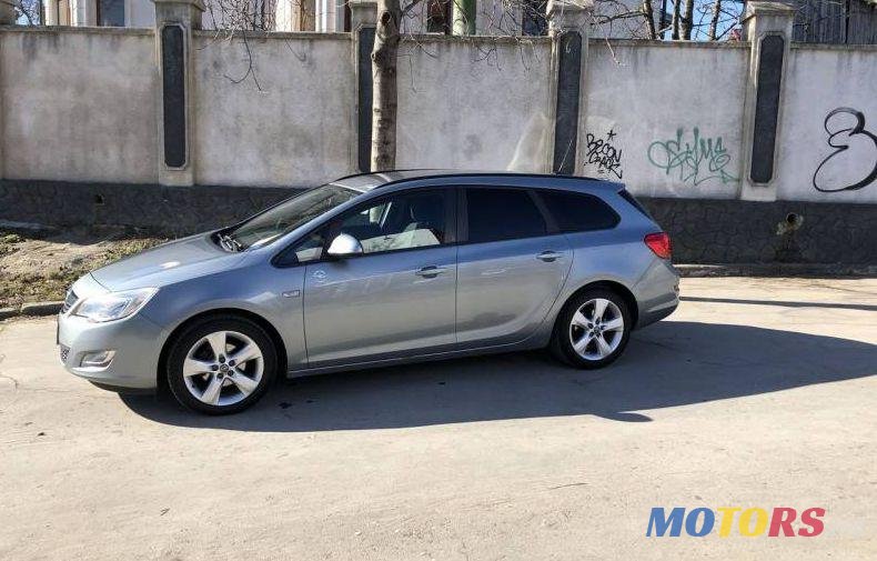 2012' Opel Astra photo #1