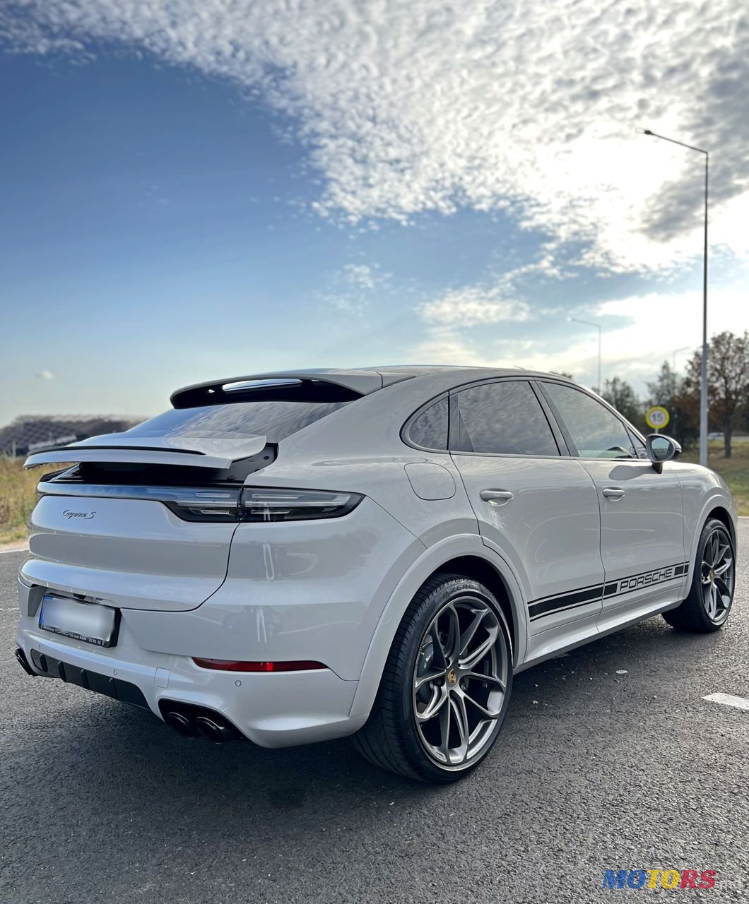2019' Porsche Cayenne Coupe photo #3