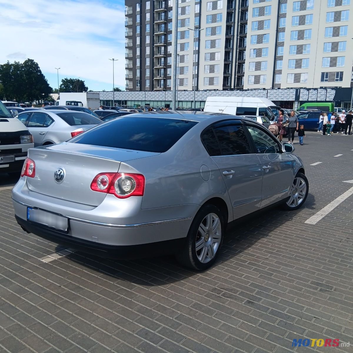 2007' Volkswagen Passat photo #3