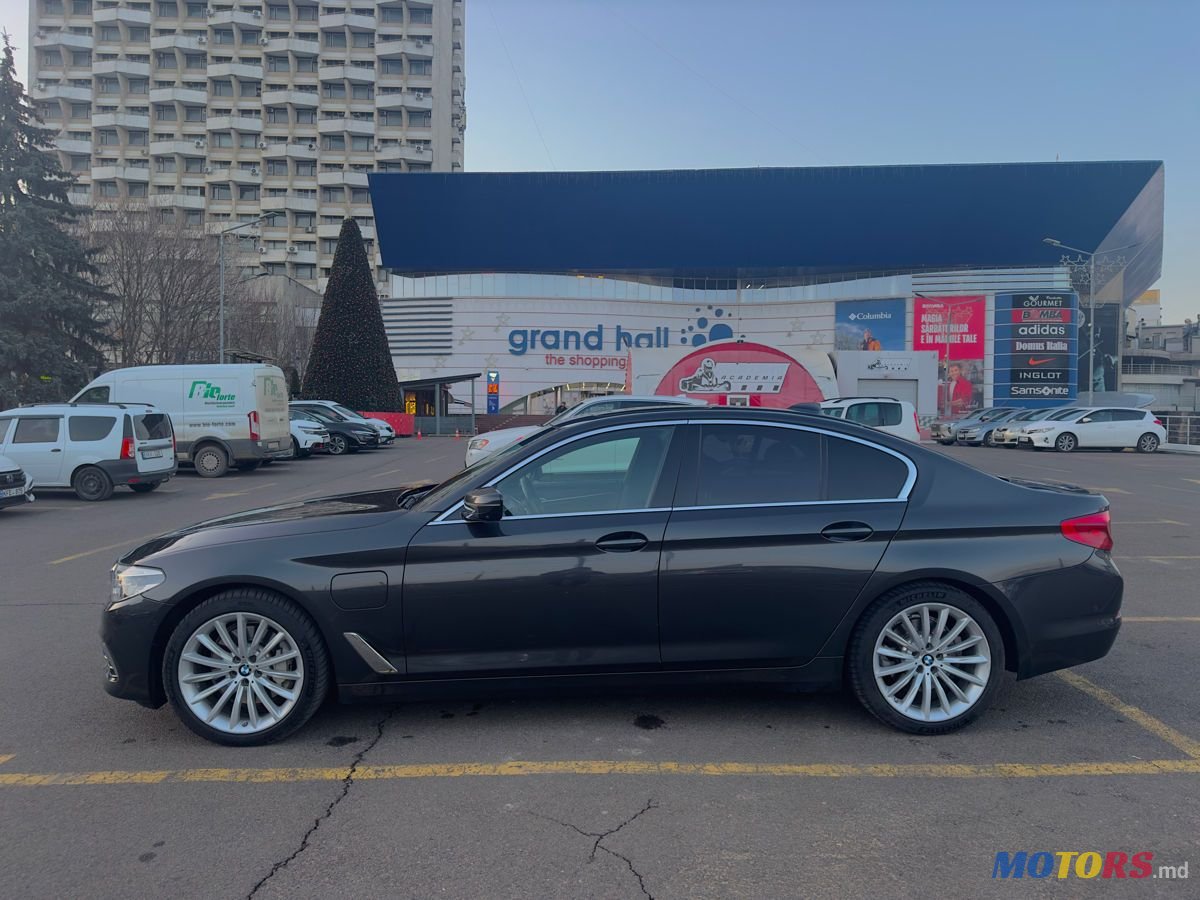 2020' BMW 5 Series photo #4