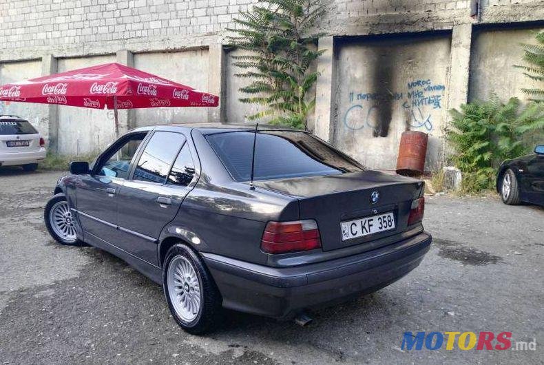 1992' BMW 3 photo #1