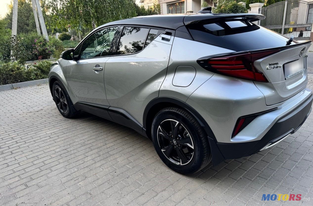 2022' Toyota C-HR photo #2