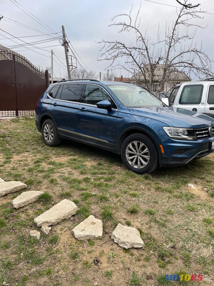2018' Volkswagen Tiguan photo #2
