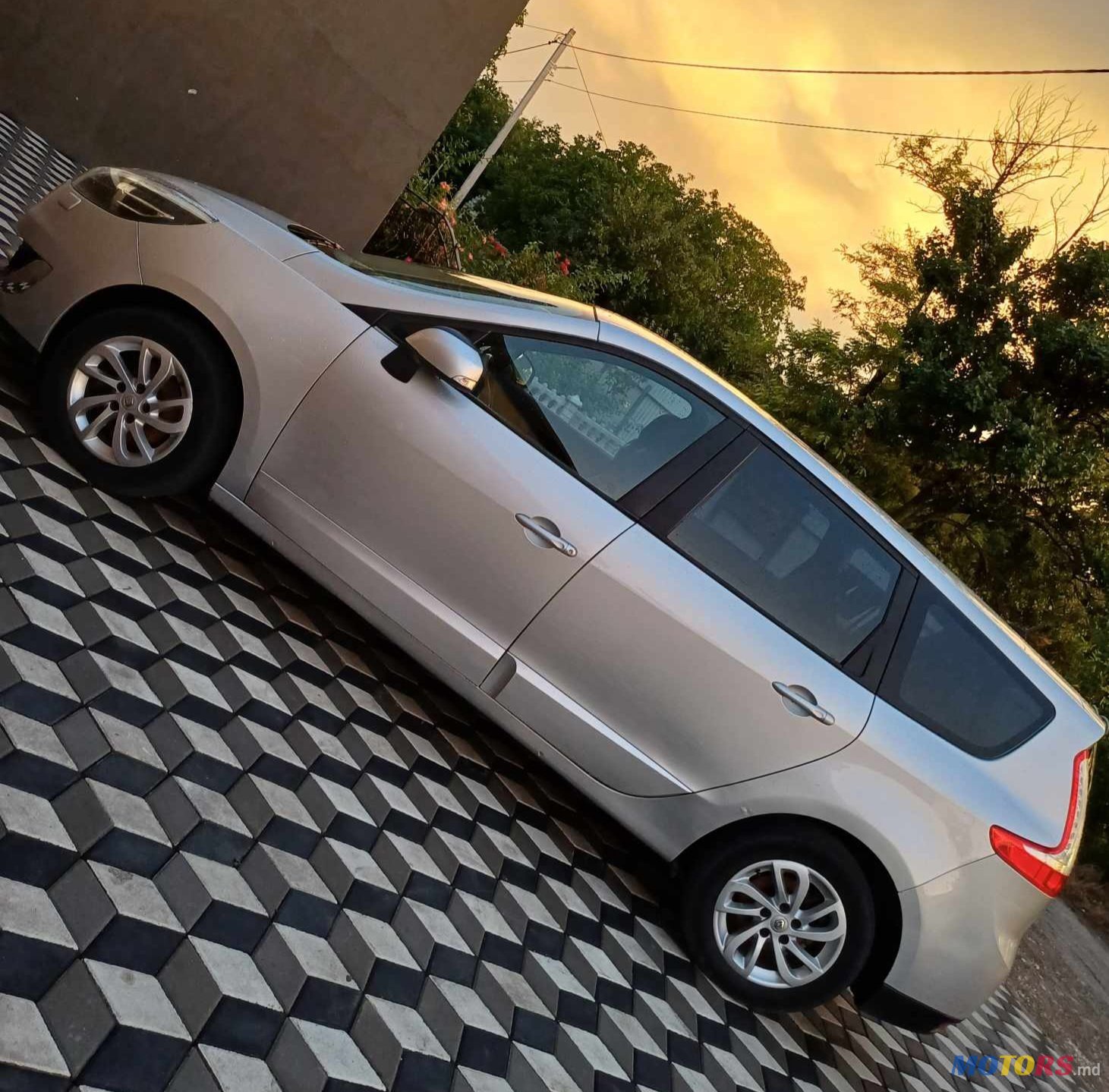 2012' Renault 16 photo #4