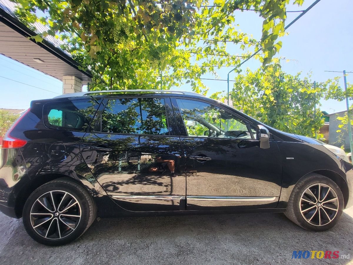 2013' Renault Grand Scenic photo #2