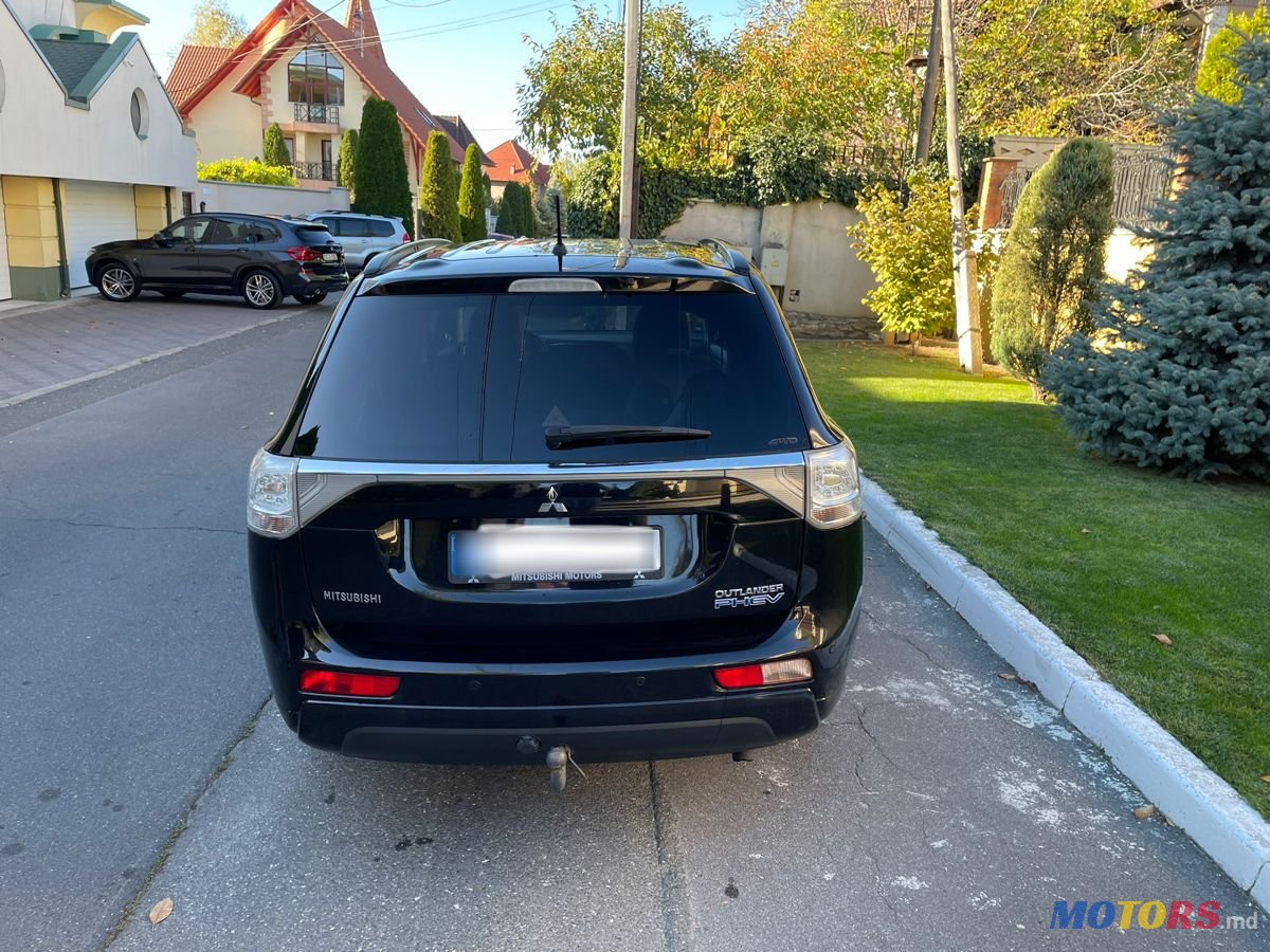 2014' Mitsubishi Outlander photo #4