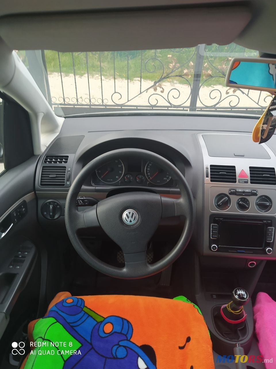 2008' Volkswagen Touran photo #2