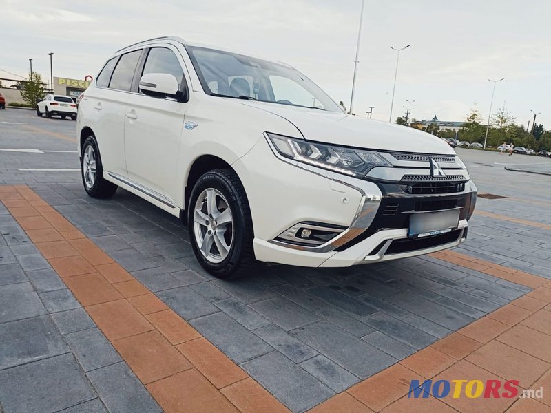 2019' Mitsubishi Outlander photo #5