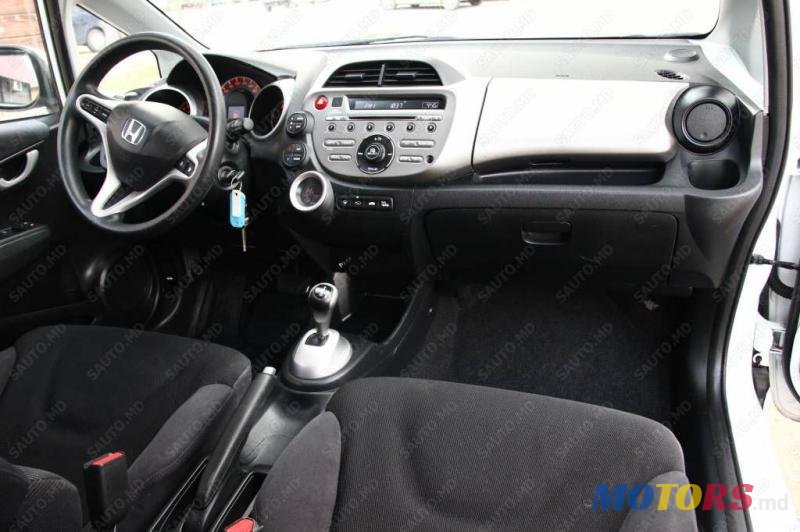 2009' Toyota Corolla photo #5