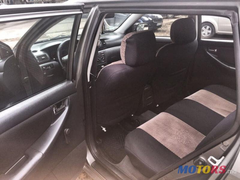 2004' Toyota Corolla photo #1