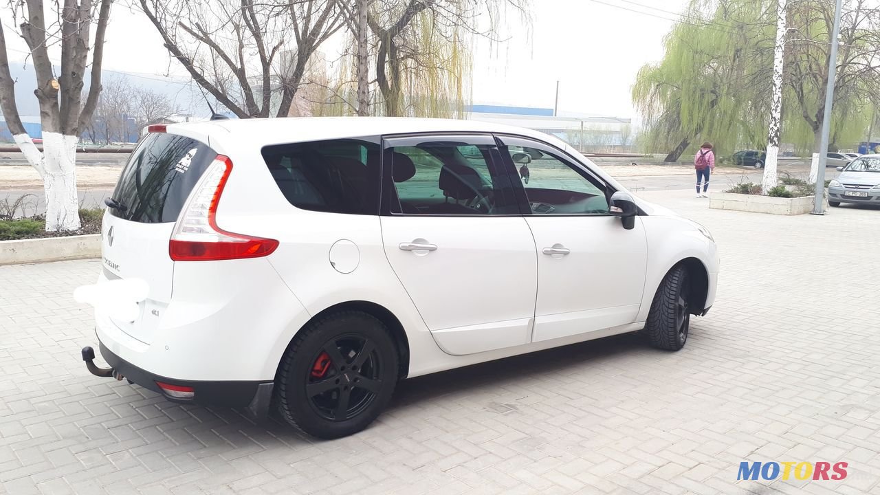 2011' Renault Grand Scenic photo #2