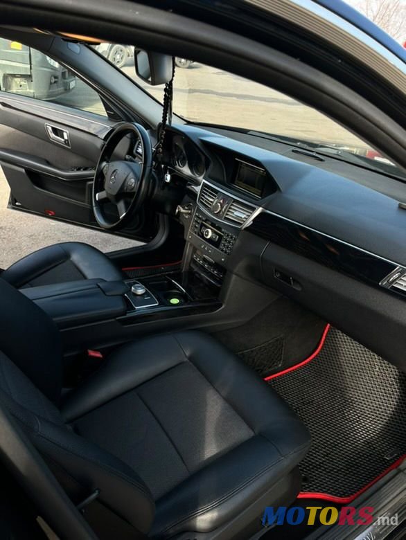 2011' Mercedes-Benz E-Class photo #5