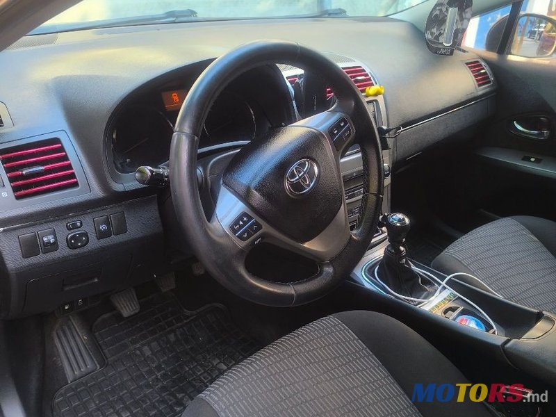 2011' Toyota Avensis photo #3
